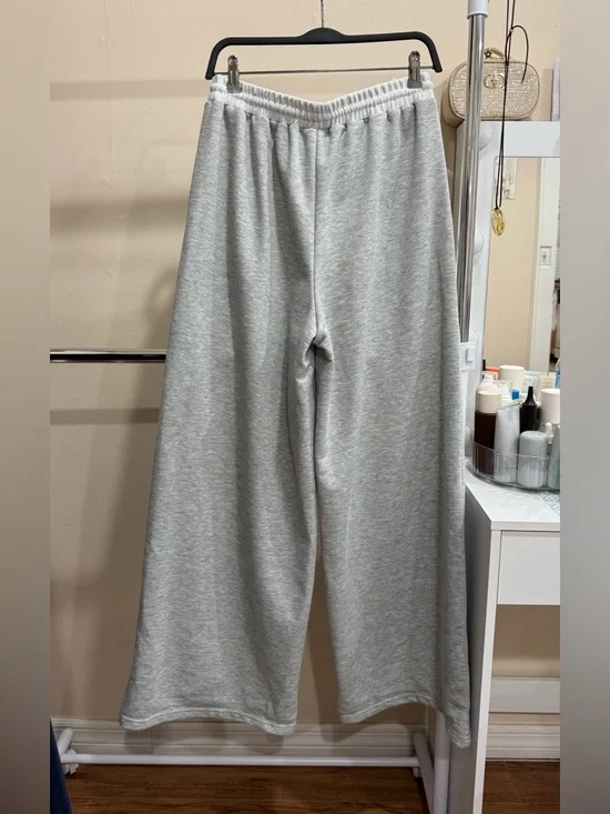 Missguided Wide Leg Sweatpants - Picture 2 of 10